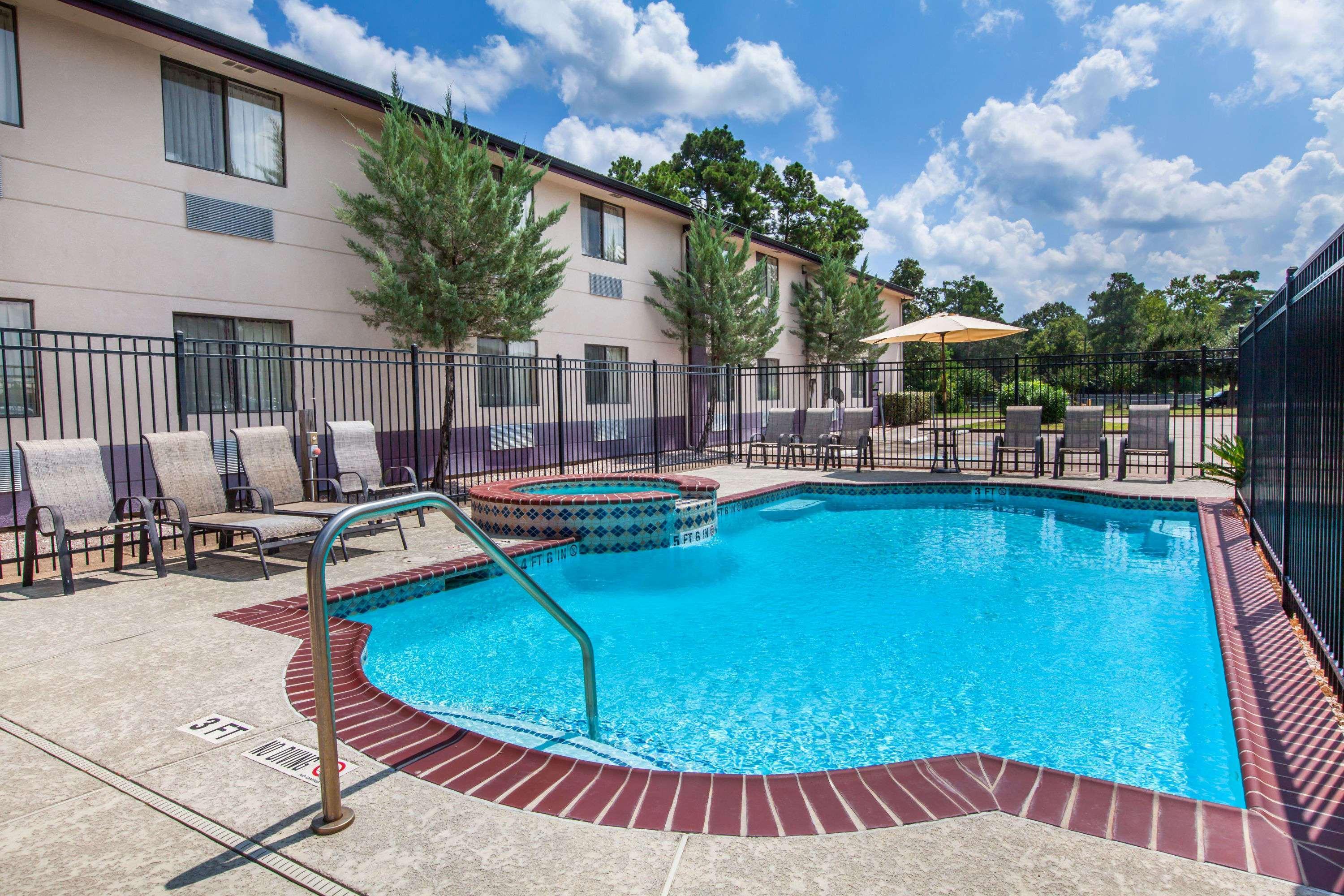מלון Super 8 By Wyndham Cleveland Tx מראה חיצוני תמונה