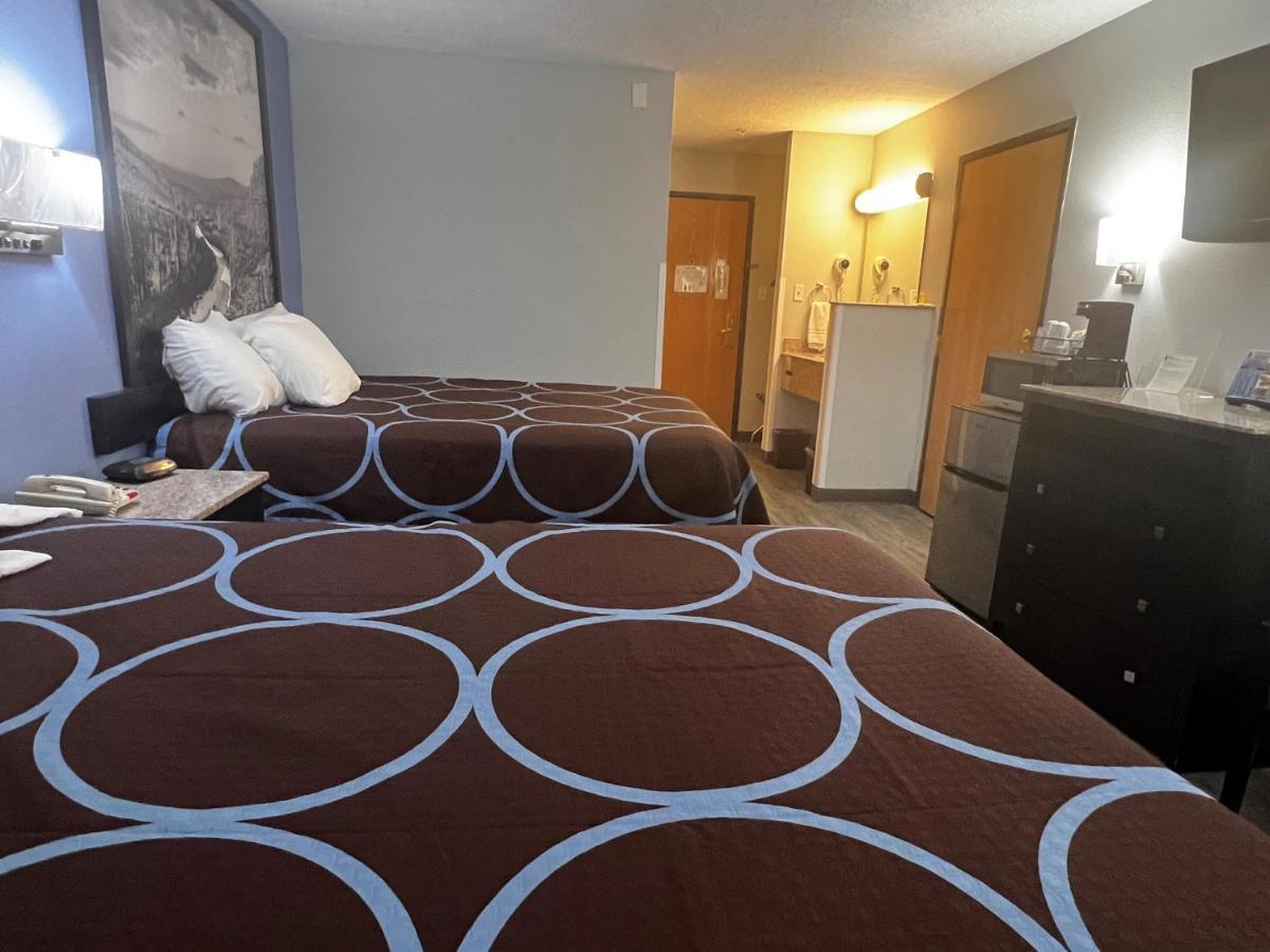 מלון Super 8 By Wyndham Cleveland Tx מראה חיצוני תמונה