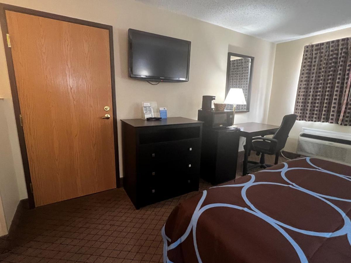 מלון Super 8 By Wyndham Cleveland Tx מראה חיצוני תמונה