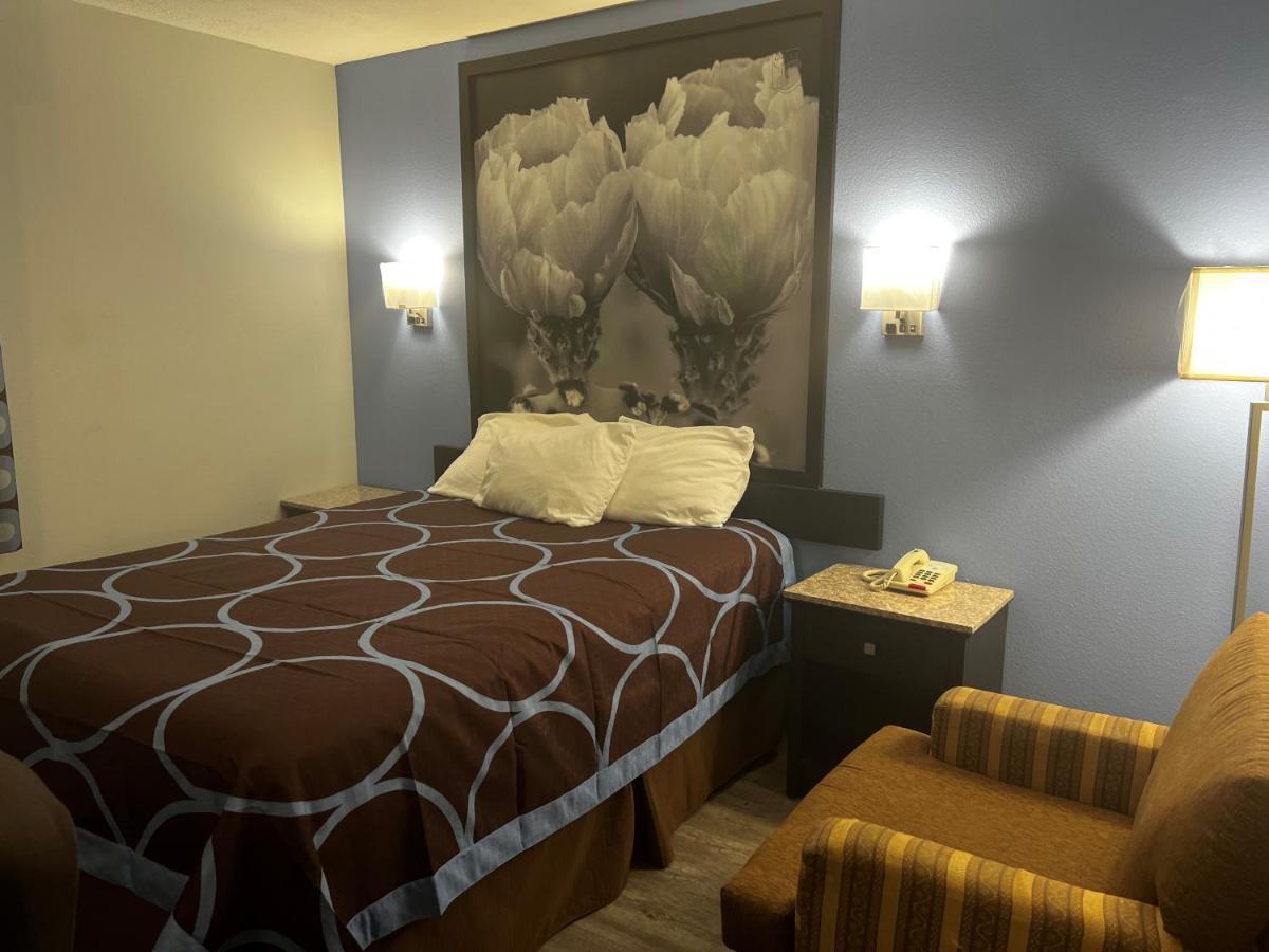 מלון Super 8 By Wyndham Cleveland Tx מראה חיצוני תמונה
