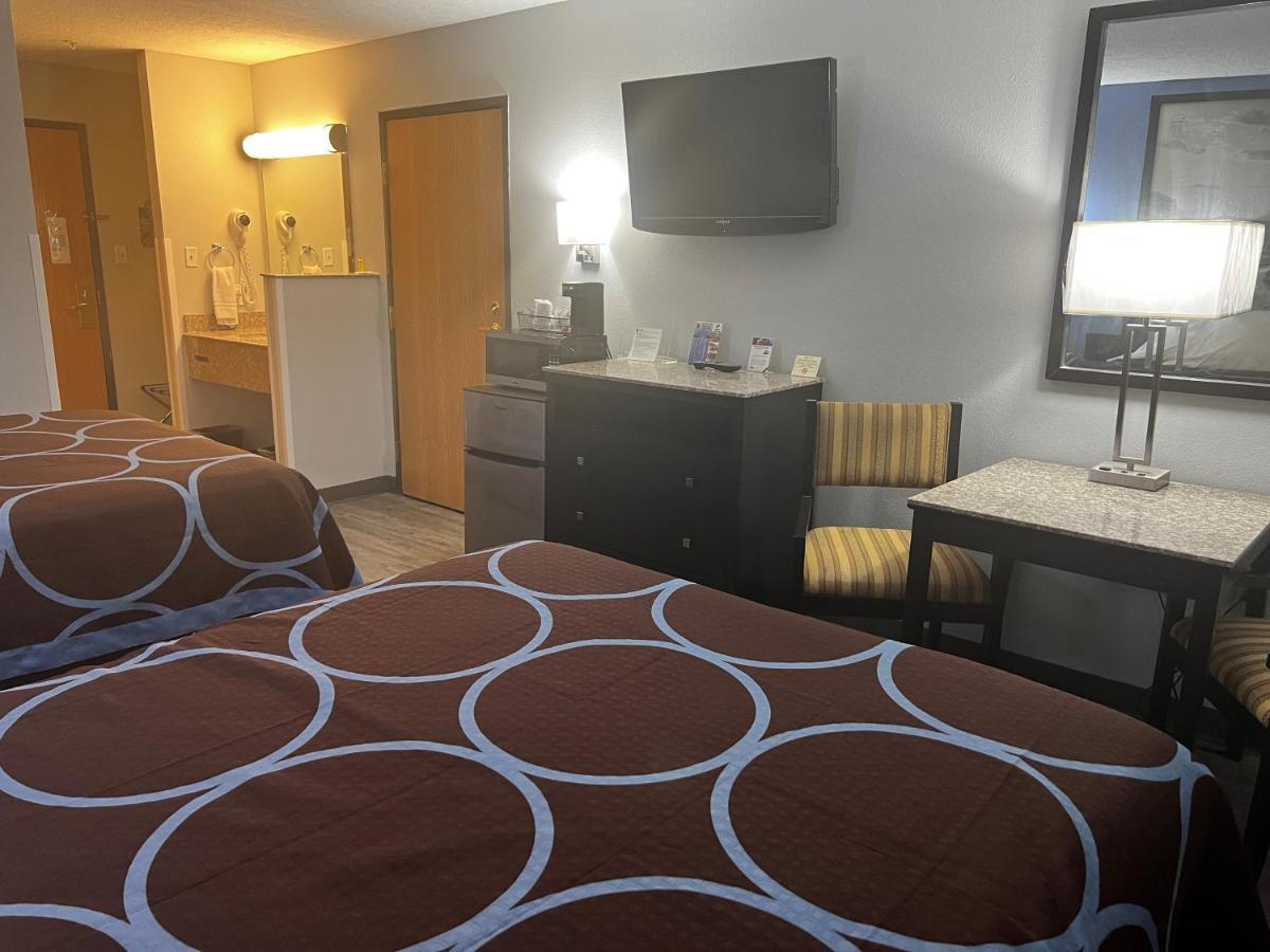 מלון Super 8 By Wyndham Cleveland Tx מראה חיצוני תמונה