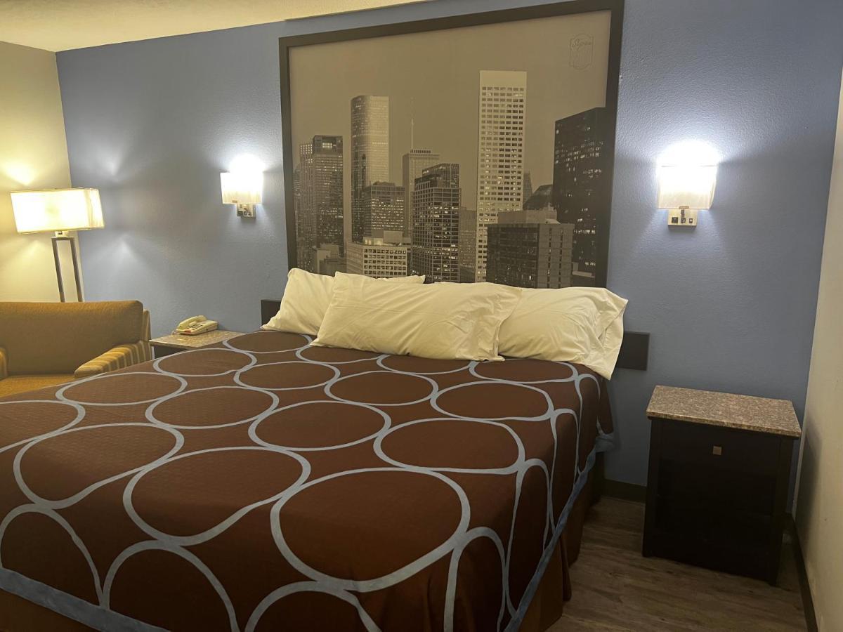 מלון Super 8 By Wyndham Cleveland Tx מראה חיצוני תמונה