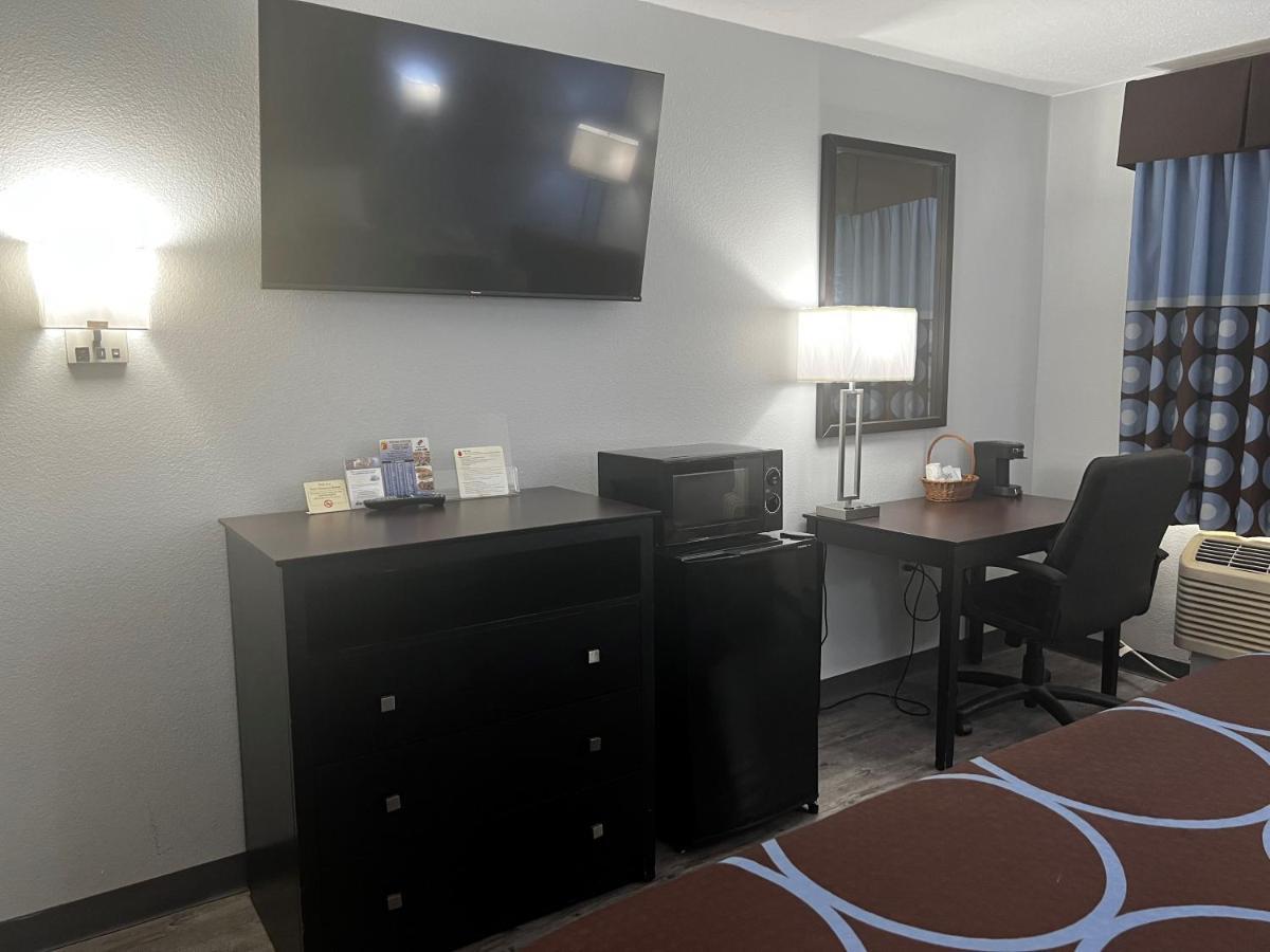מלון Super 8 By Wyndham Cleveland Tx מראה חיצוני תמונה