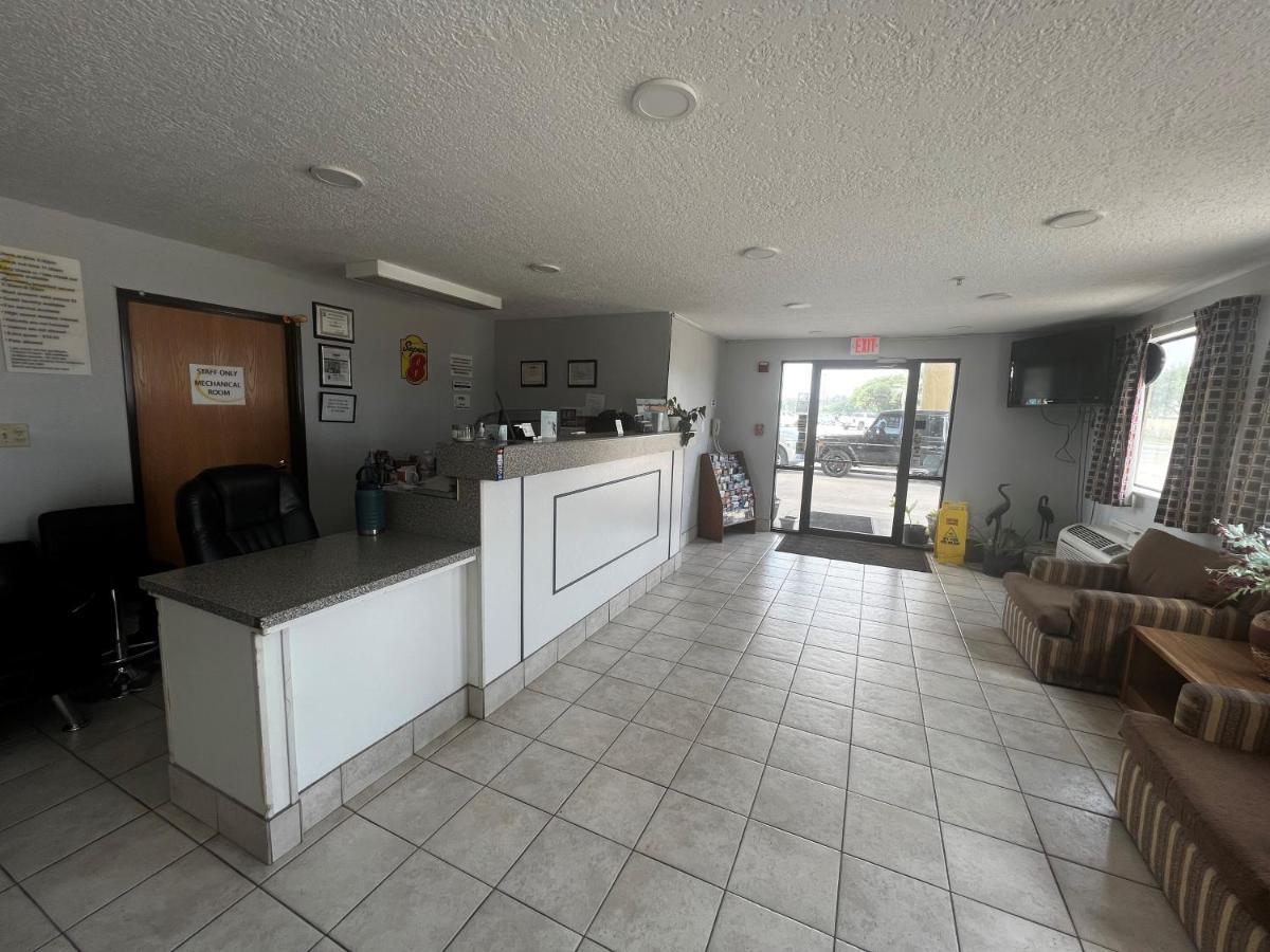 מלון Super 8 By Wyndham Cleveland Tx מראה חיצוני תמונה
