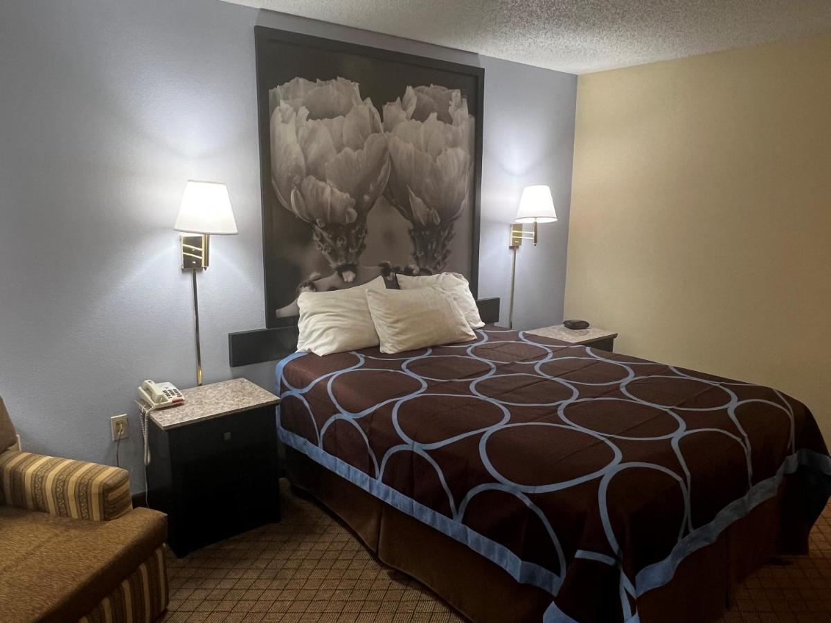 מלון Super 8 By Wyndham Cleveland Tx מראה חיצוני תמונה