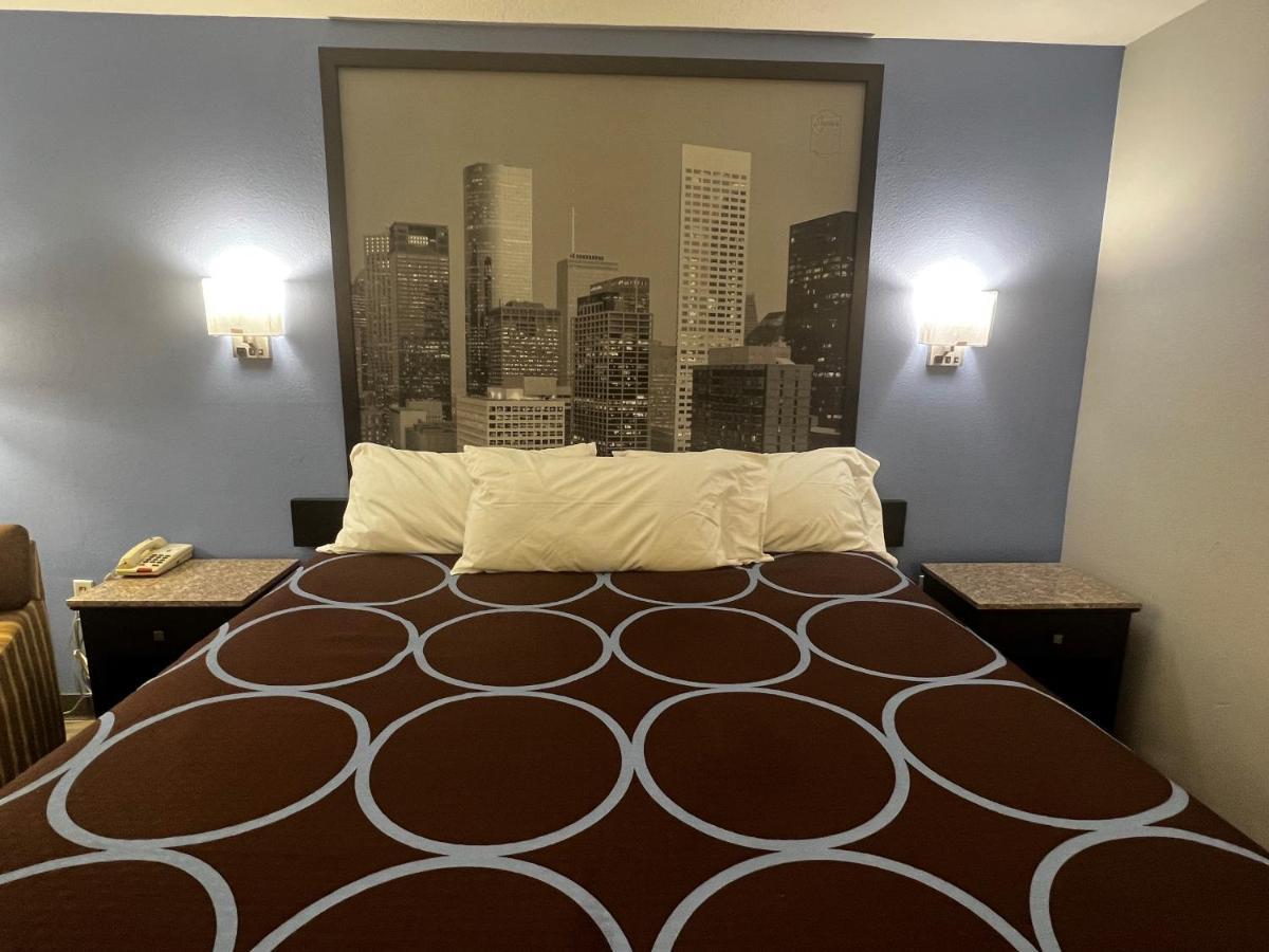 מלון Super 8 By Wyndham Cleveland Tx מראה חיצוני תמונה