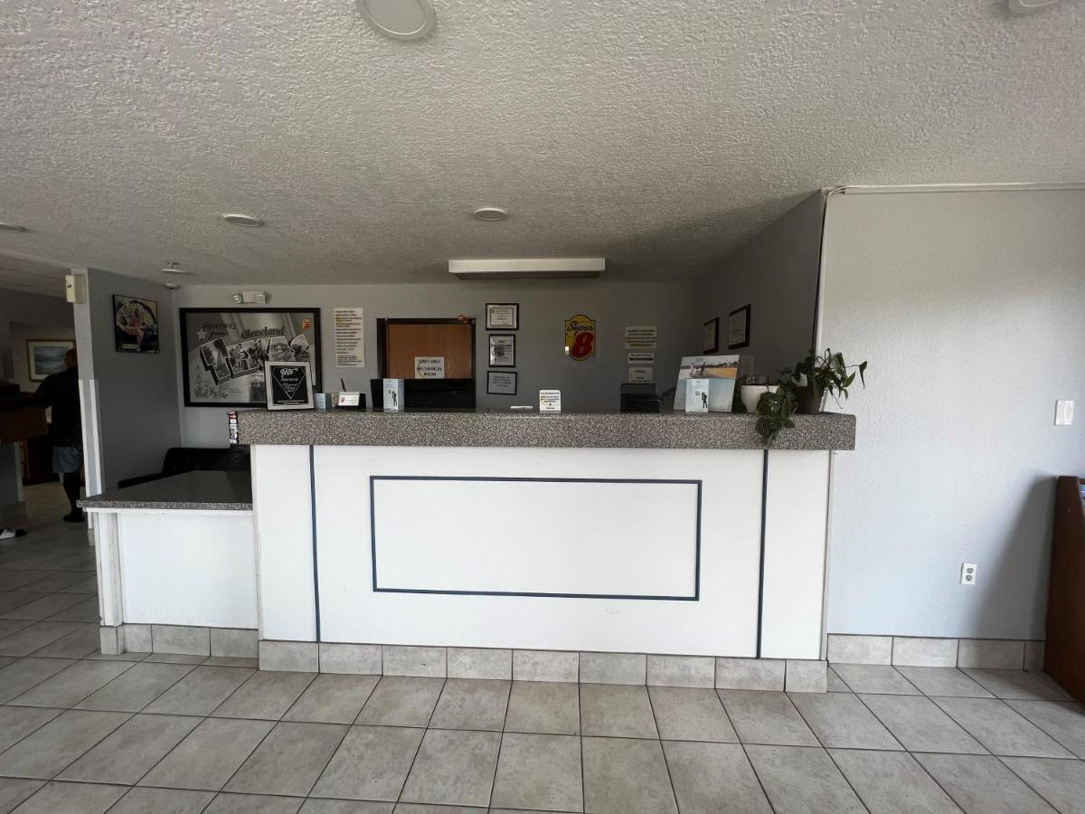 מלון Super 8 By Wyndham Cleveland Tx מראה חיצוני תמונה